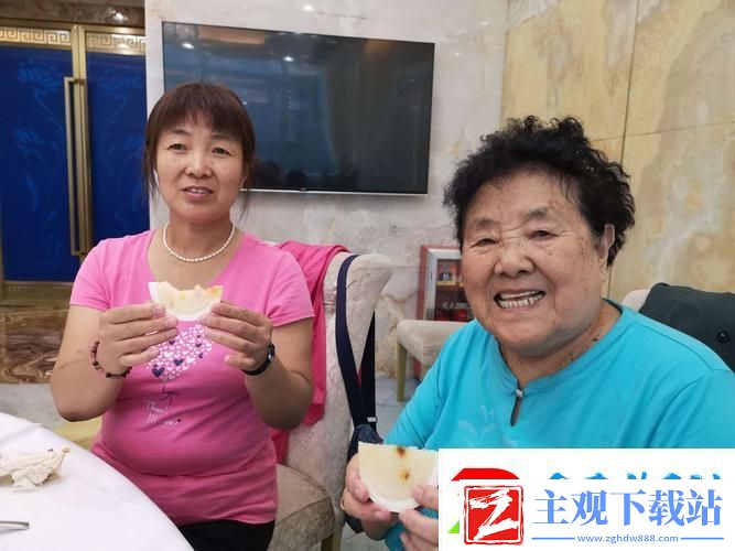 Chinese老太交Granny——在传统与现代之间的桥梁